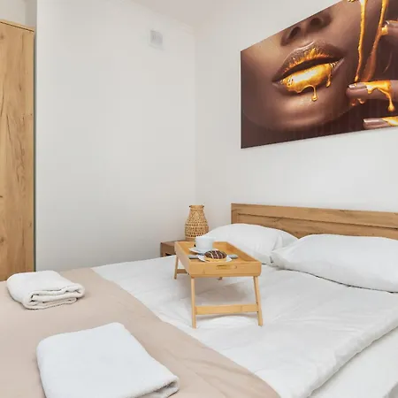 Beautiful One Bedroom Zamkowa By Rent Like *