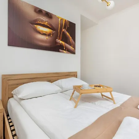 Beautiful One Bedroom Zamkowa By Renters Apartament *