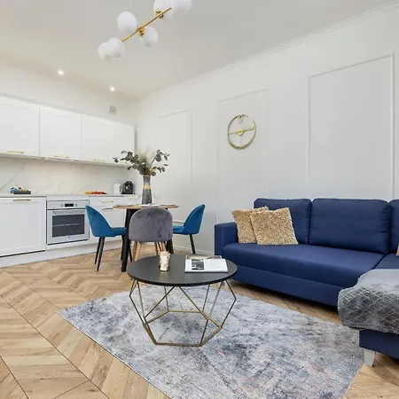 Beautiful One Bedroom Zamkowa By Renters شقة غدانسك