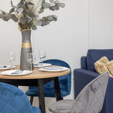Beautiful One Bedroom Zamkowa By Renters غدانسك