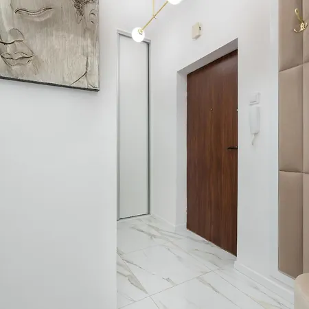 Beautiful One Bedroom Zamkowa By Renters شقة غدانسك